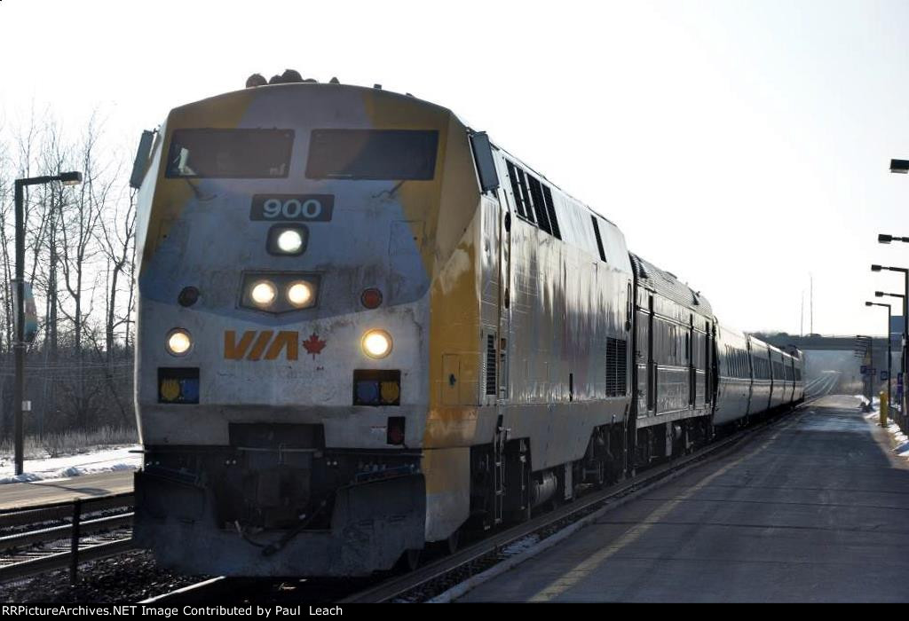 Eastbound Corridor passenger train comes into the station